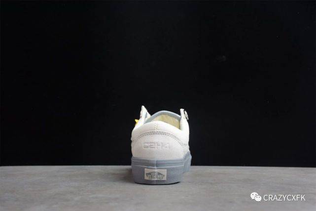 孔和|万斯侧边条纹 C2H4 x Vans Style 36 RelicStone 浅灰联名低帮帆布鞋