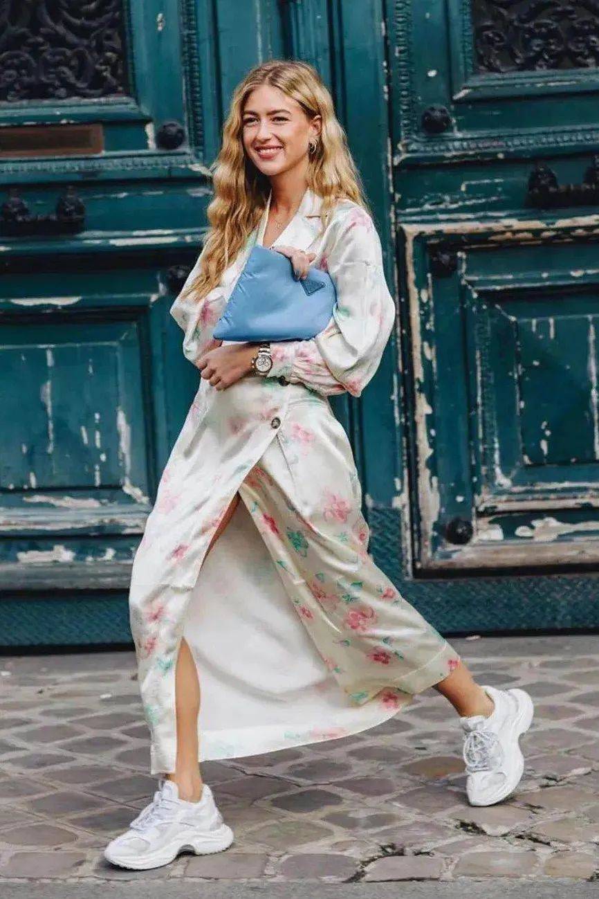 穆勒|别总穿高跟鞋啦！连衣裙＋平底鞋＝春季最简约大气的混搭cp！