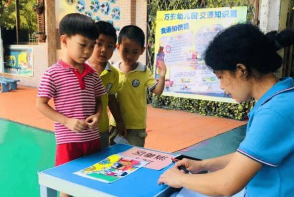 时代|排队抢幼儿园时代或成过去，多地幼儿园一孩难求，空余不少学位