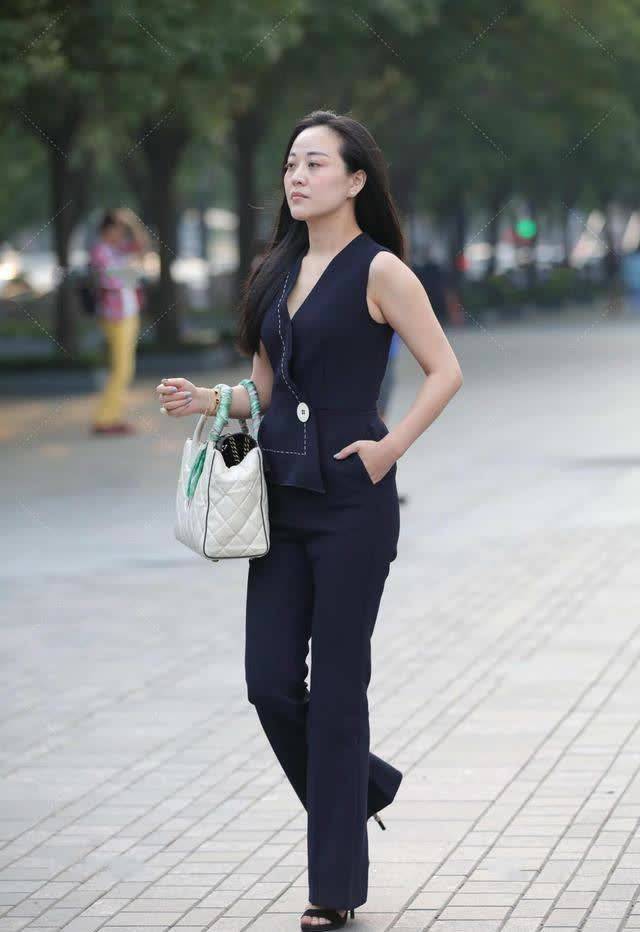 黑色|时尚大气的黑色套装,搭配高跟鞋,尽显强大气场