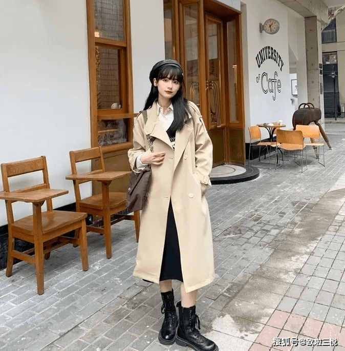 风衣|穿衣搭配： 长风衣+半身裙，时髦洒脱很有女人味