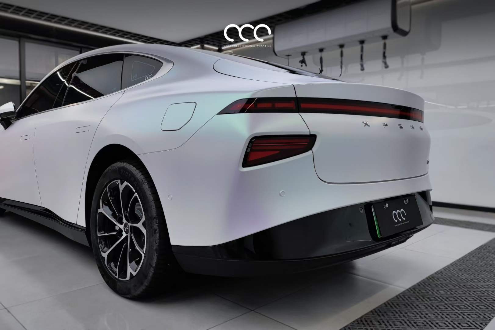 小鹏p7汽车贴膜漫彩改色膜幻彩曙光白_matt