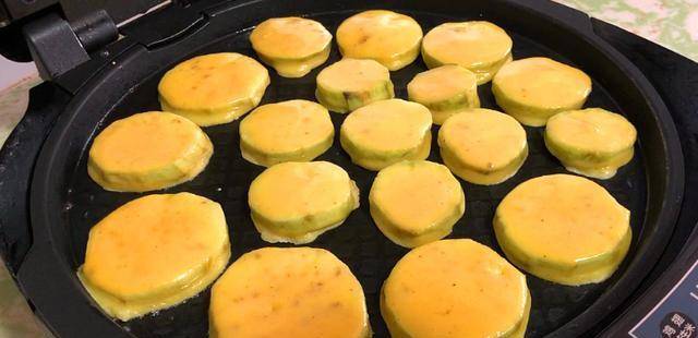 做法|我早餐经常如此做,煎一煎5分钟出锅,比油条包子好吃,还简单