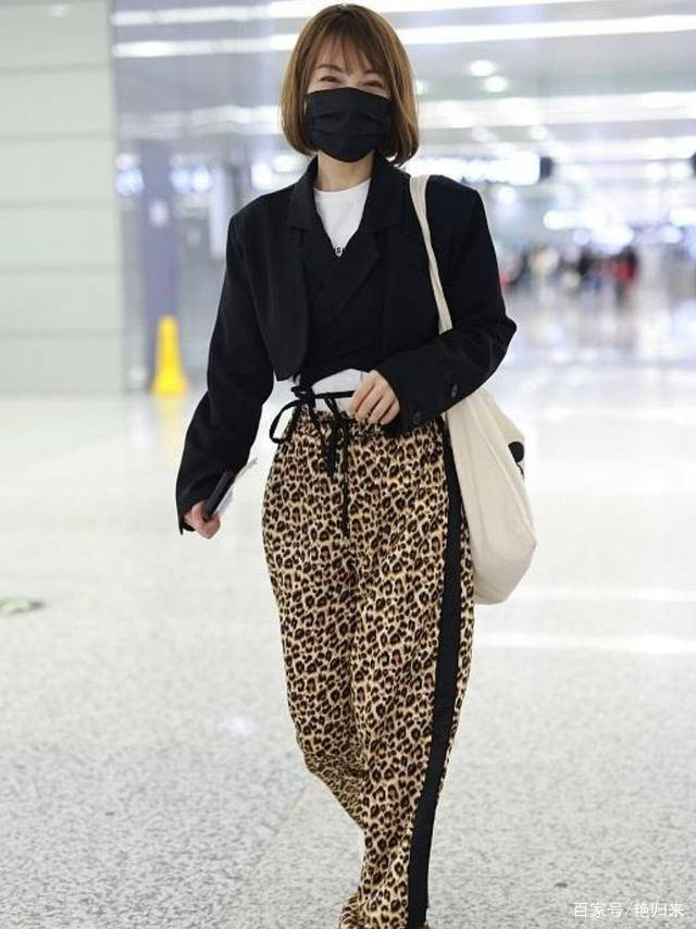 垫肩西装配什么裤子 753e021950954d7ebff25ab5e049db64.jpeg