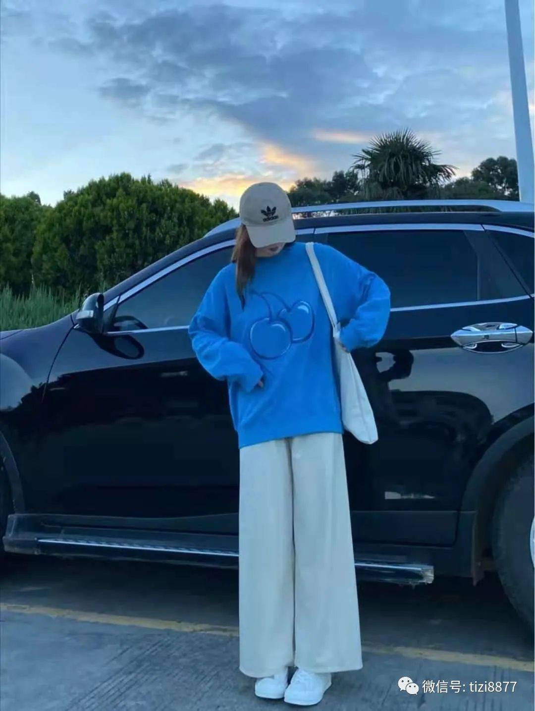 帆布鞋|早秋阔腿裤怎么搭配上衣和鞋子