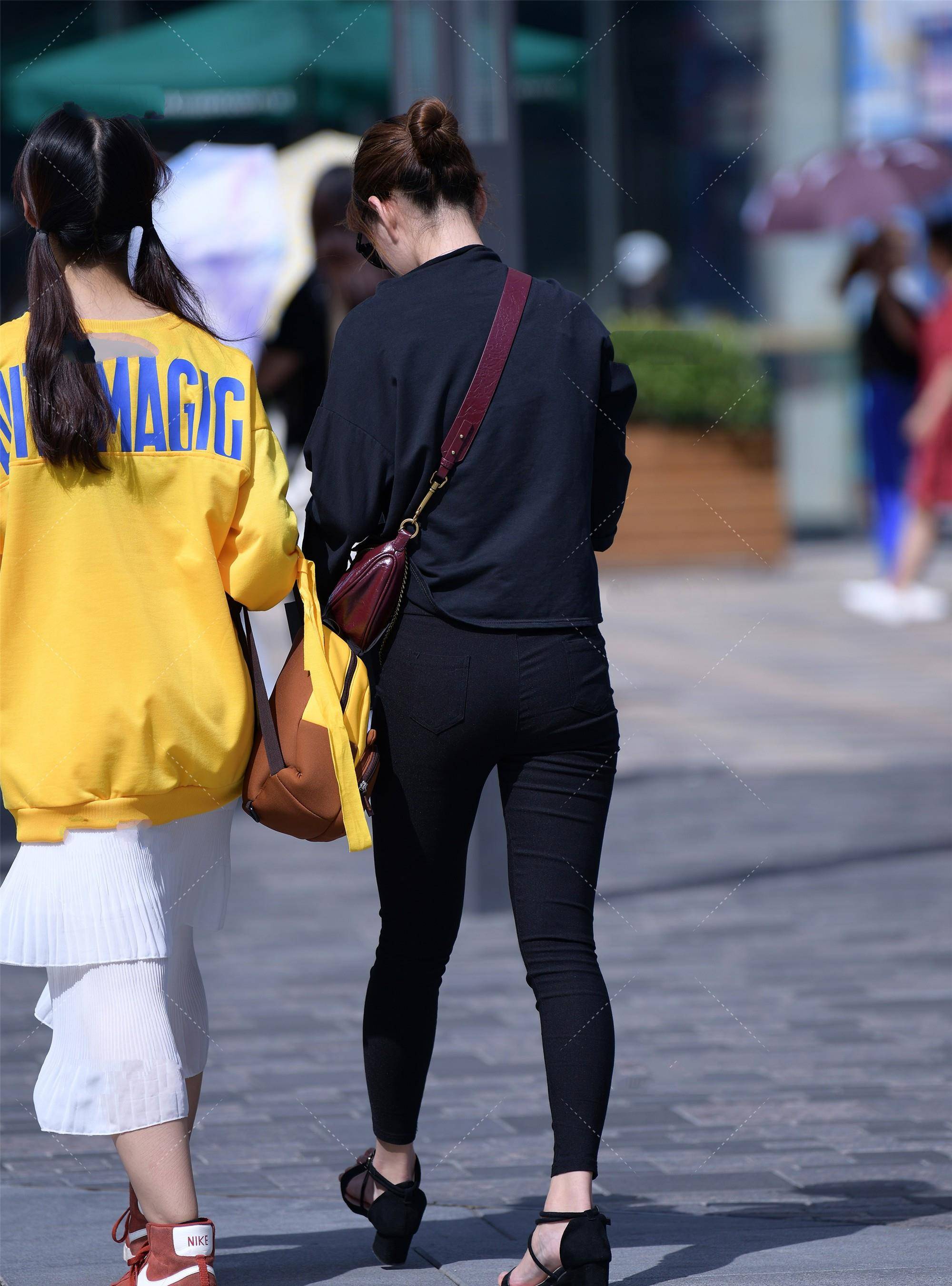 长裤|黑色系穿搭，配铅笔长裤、一字带鞋子，显黑酷潮流风