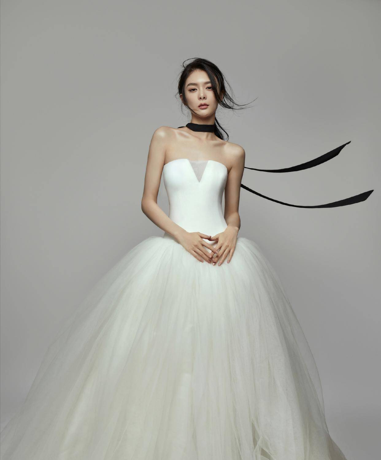 婚纱的设计_“婚纱女王”王薇薇:设计的婚纱最便宜一套,都能抵得上一辆名车