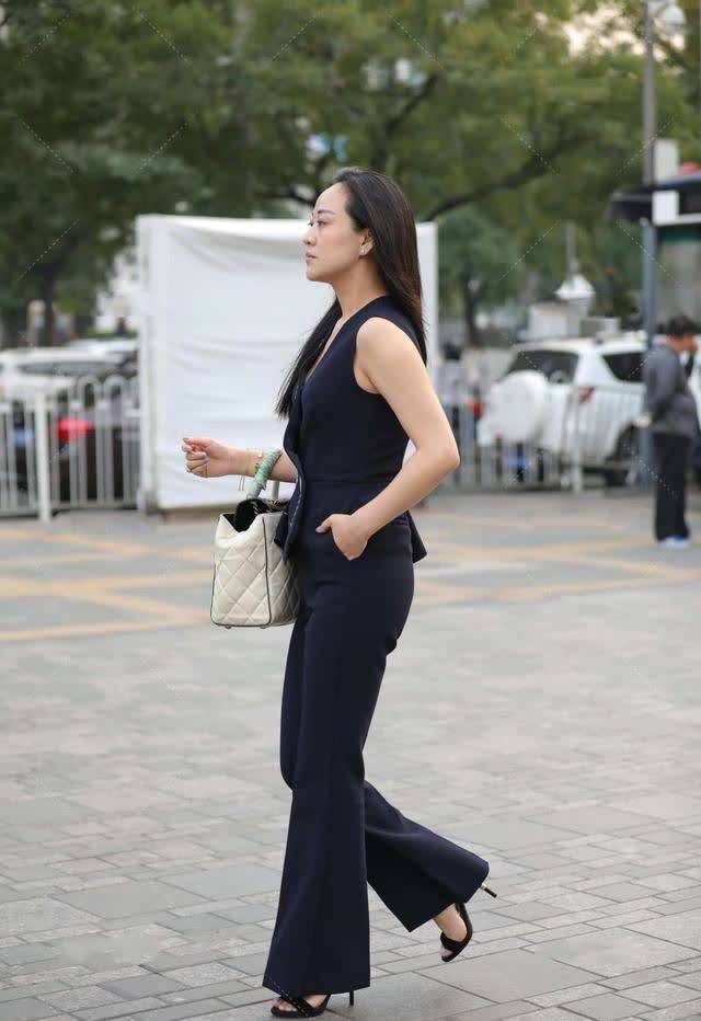 黑色|时尚大气的黑色套装,搭配高跟鞋,尽显强大气场
