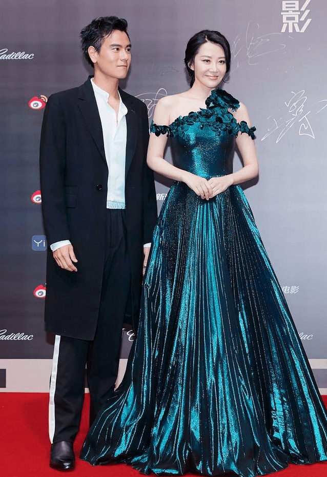 魅力|许晴扮起嫩来没得比,年过半百肌肤娇嫩,齐刘海造型也就她能撑住