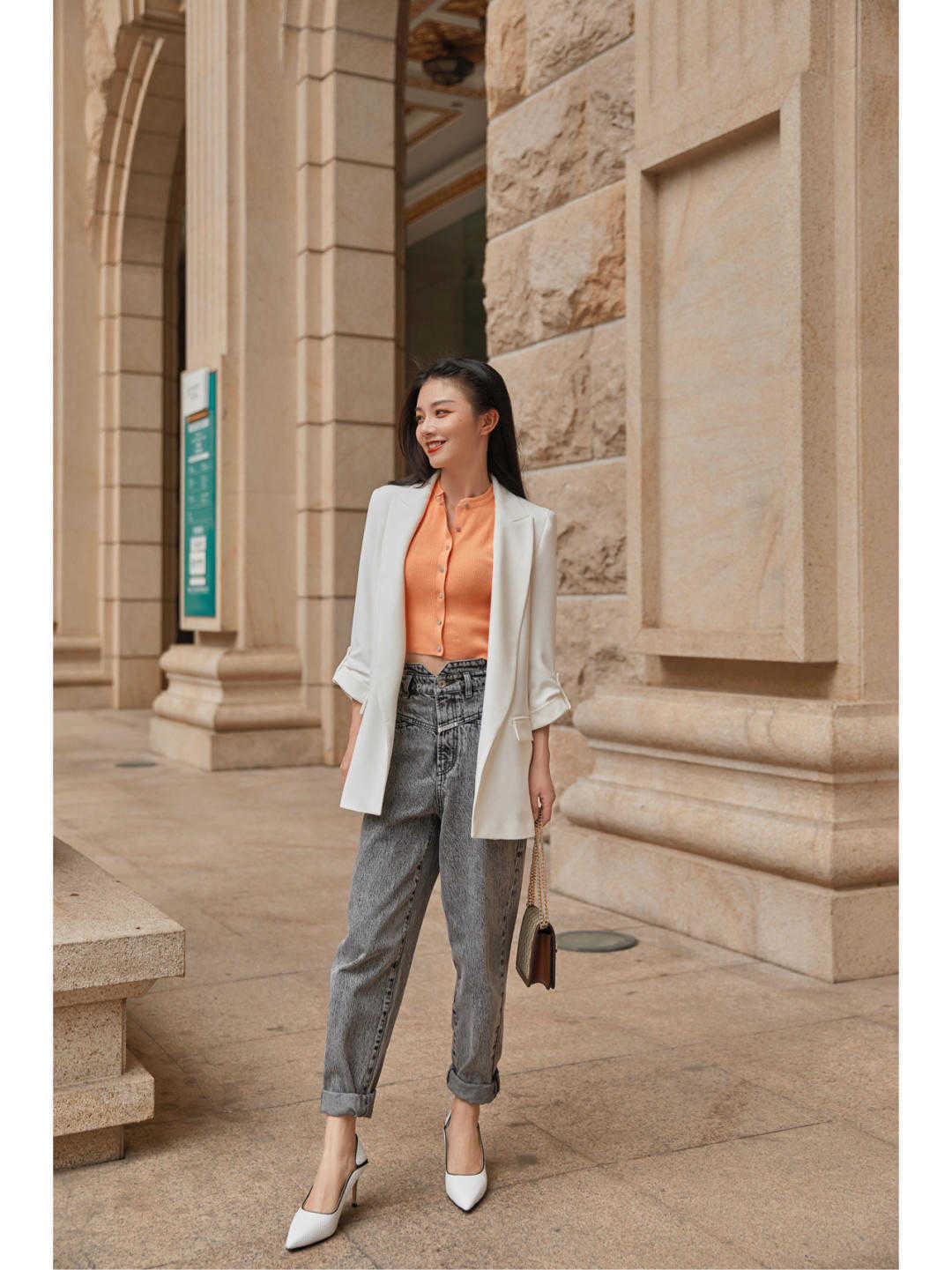 显得|小个子女生入秋就这么穿，蓝色衬衫搭高腰裤又飒又美，显高又显瘦