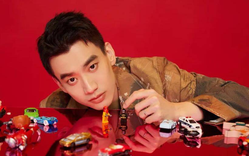 王勉|这个男人越“阴阳怪气”，网友就越喜欢