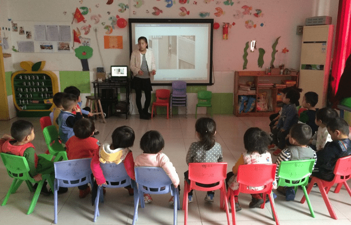 责任心|幼儿园老师吐槽“工资低”，工资条被曝光后，家长劝其别不知足