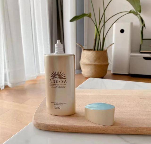 防水|2021热门防晒测评:蓝胖子防水好,碧柔很平价,安耐晒无限回购!