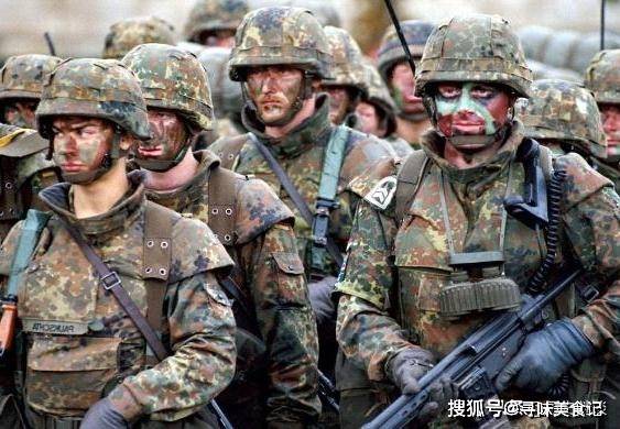 食品|军用压缩饼干什么成分，为啥那么抗饿？热水煮30分钟就知道了