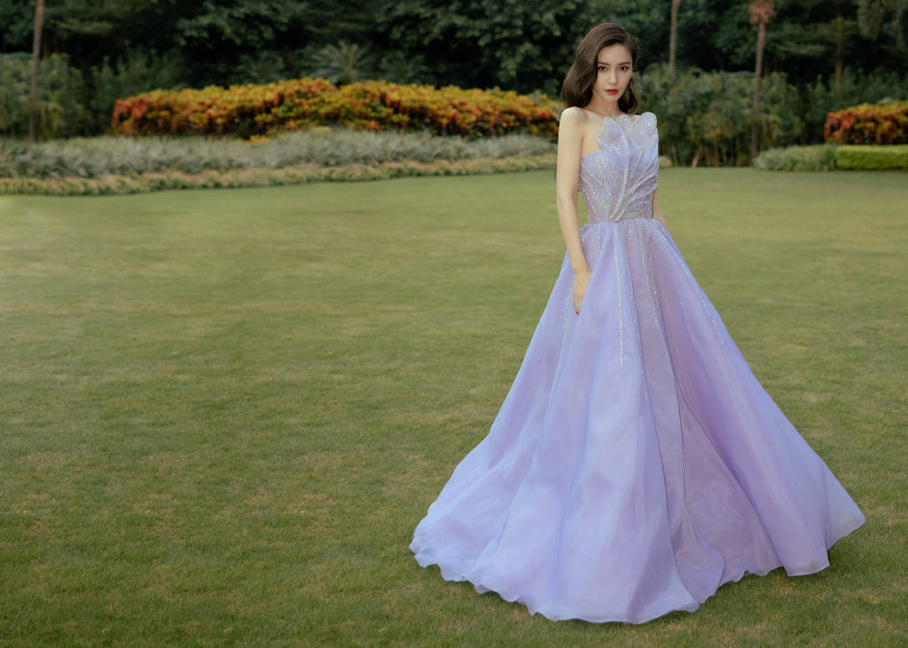 活动|baby美得太稳定!不仅有半永久妆发+公主裙,连驴蹄也是旧鞋