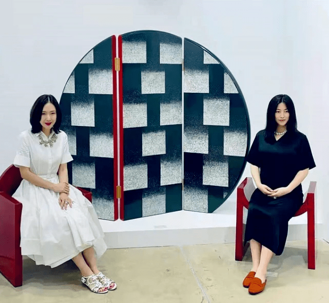 发型|名媛朱珠当妈后更有女人味！产后淡妆亮相走清纯风，发福后照样美