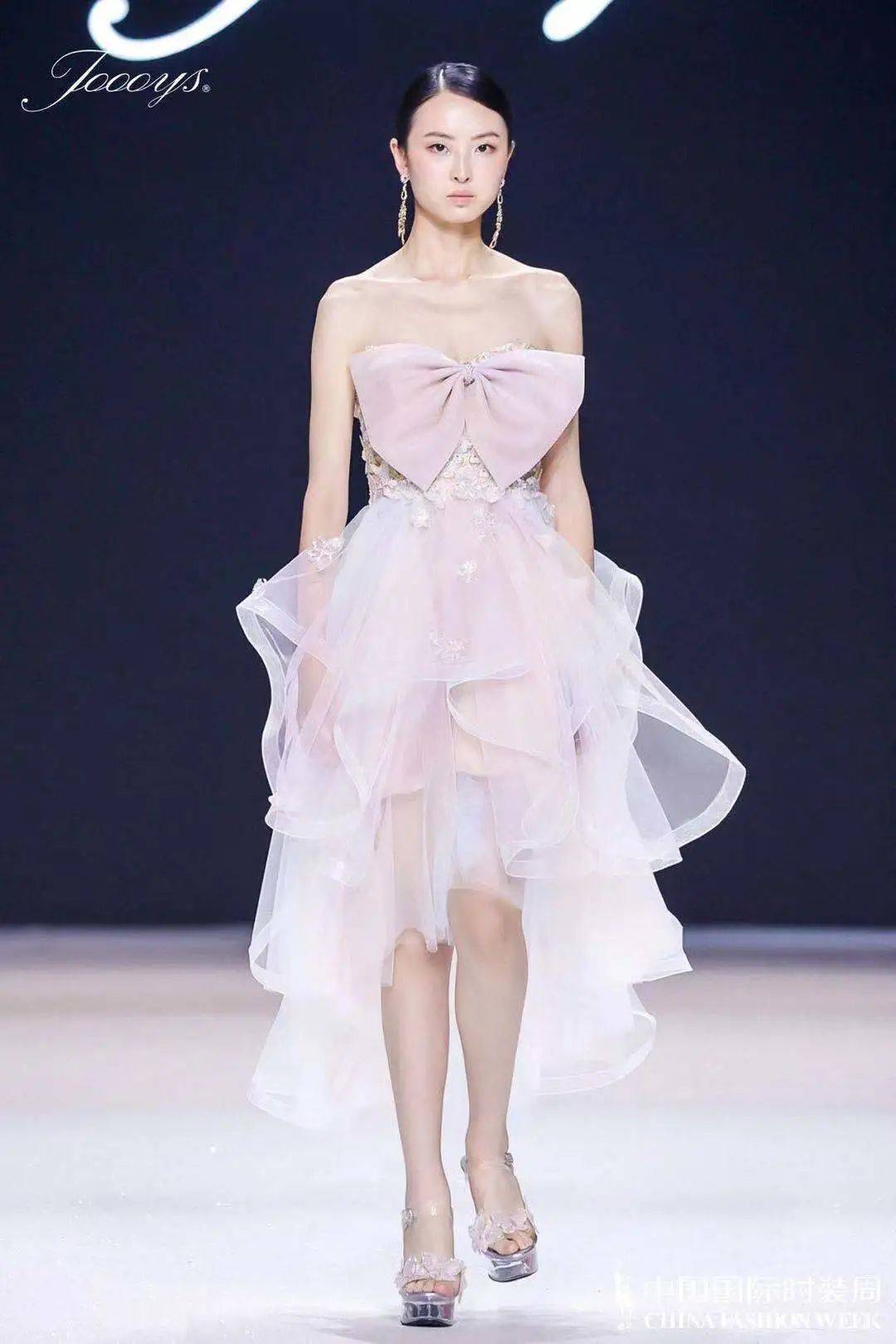绣珠|JOOOYS · 蔡彪 2022 春夏系列 “ 插画幻境 I l l ustrations fantasy ” 发布