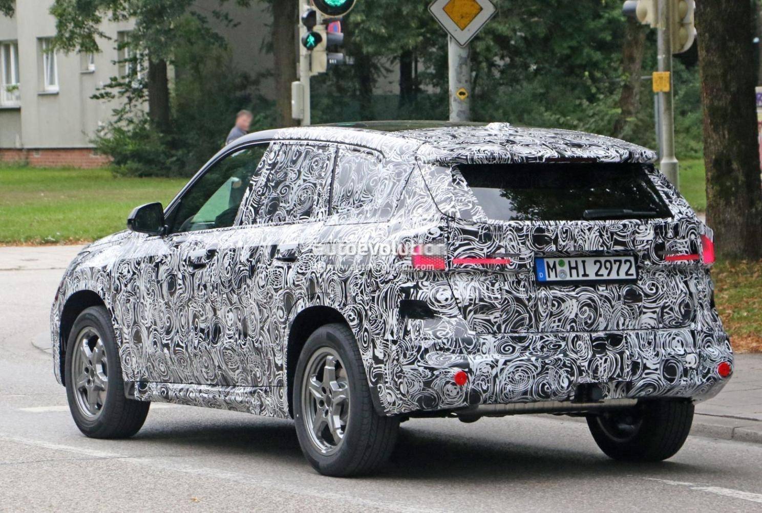 新款宝马x2来了 勺子灯 变 眯眯眼 实车居然还挺好看 现款