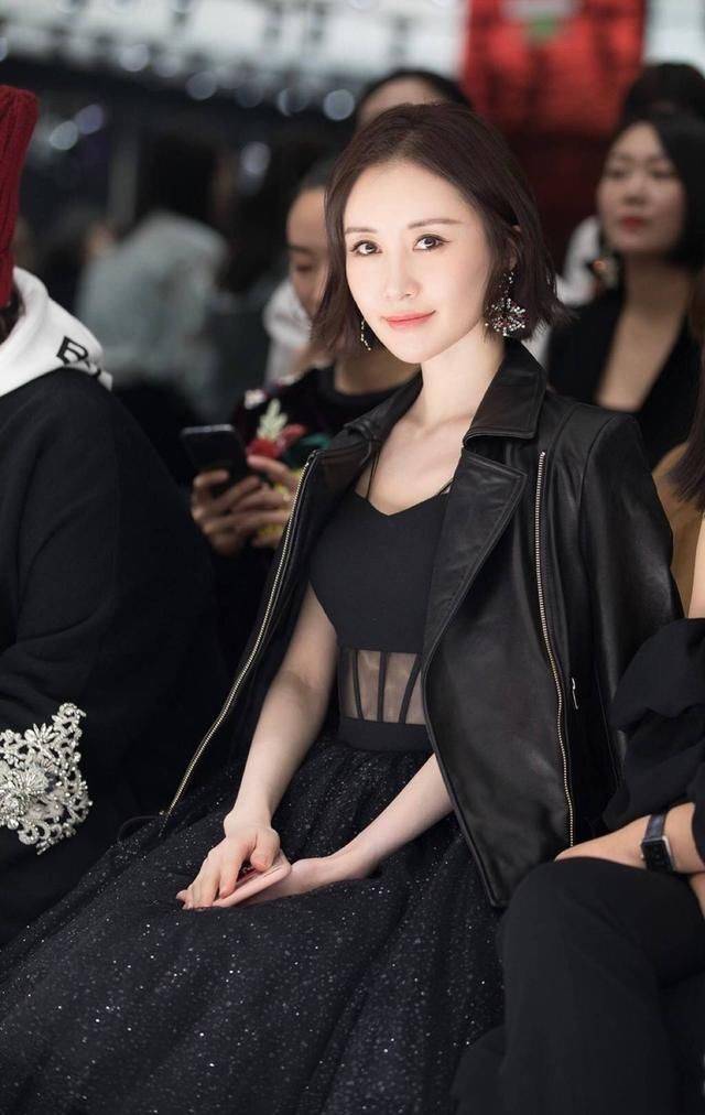 舒畅透视连衣裙尽显性感小腰,韵味十足,网友:这身look满分