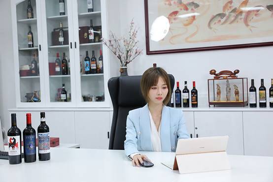 青年|关于文艺青年的小资生活，仅仅是来自一杯红酒！