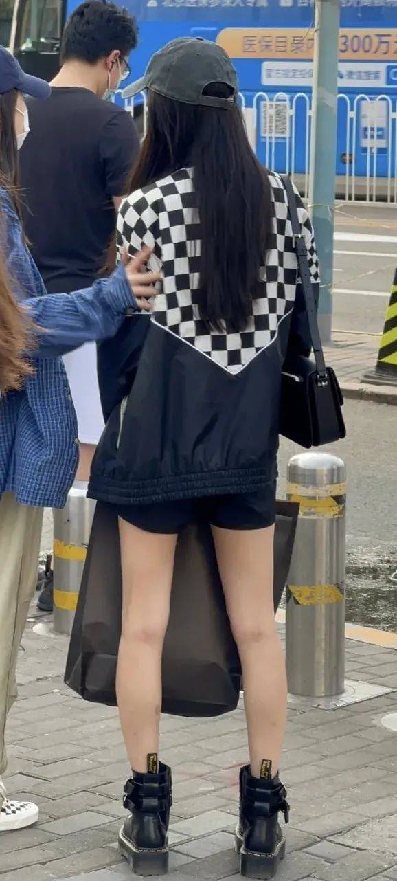 运动鞋|逛街偶遇杨幂…她穿短裤时总穿这几款鞋