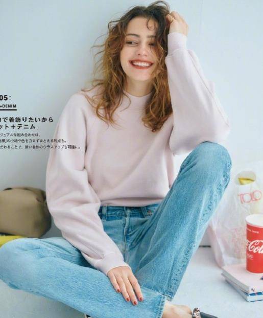 黑色|2021年秋天穿卫衣,学会日杂里的3个穿搭思路,怎么穿都时髦!