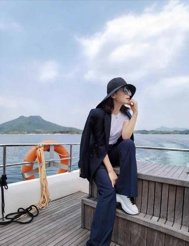 时尚|40岁女人穿T恤，牢记这“三穿三不穿”法则，这样才能时髦又减龄