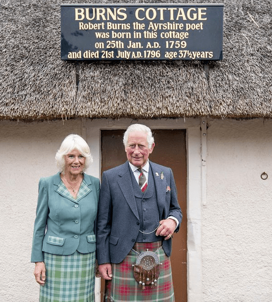 查尔斯|卡米拉被长公主孤立了?穿格纹绿裙清新大方,满脸都是褶子好嘚瑟