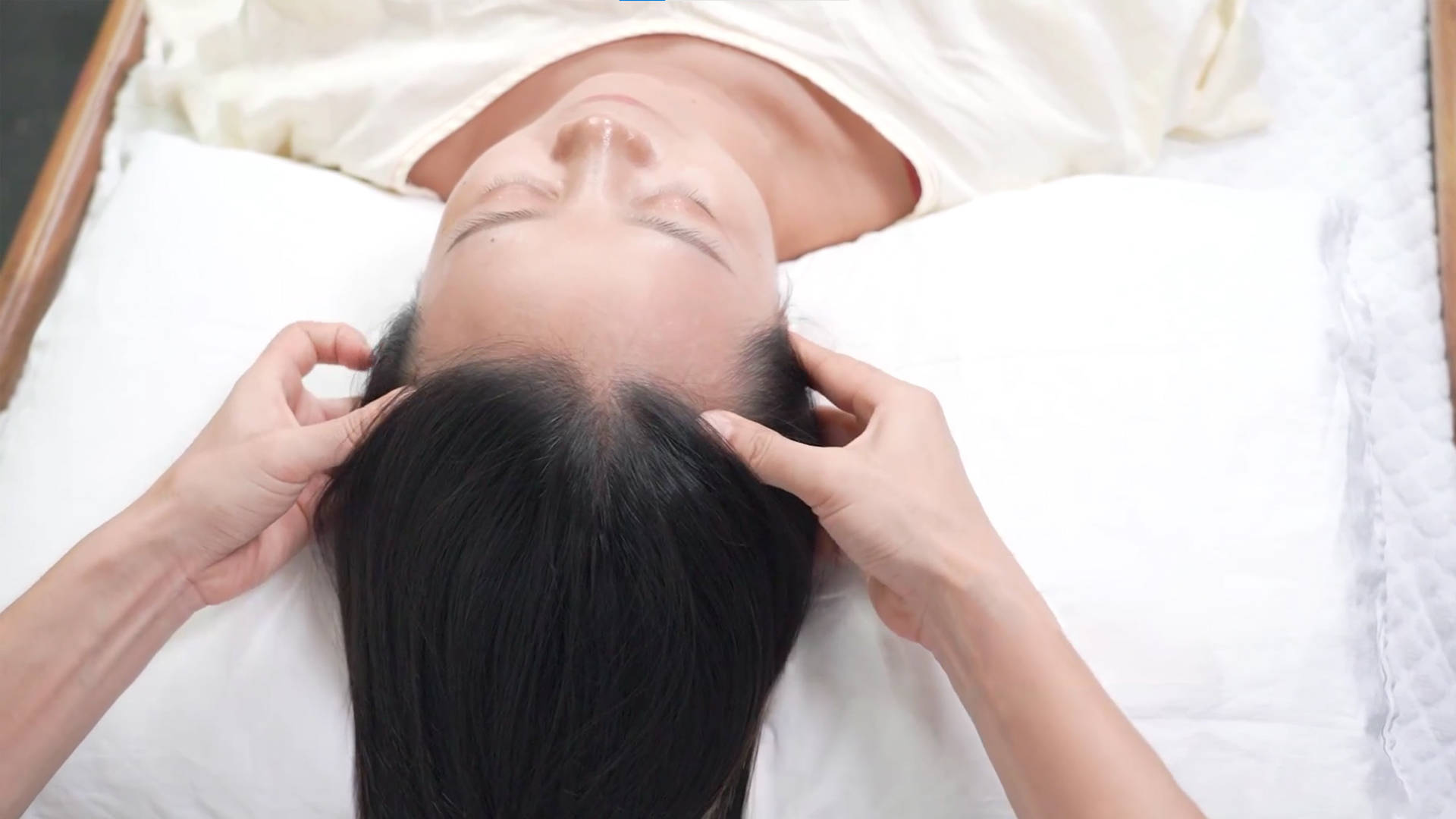 失眠人有救了头部按摩助眠快速入睡好方法