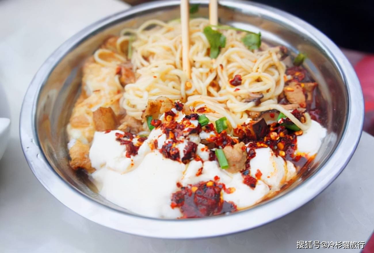 豆花面在遵义的地位仅次于羊肉粉.