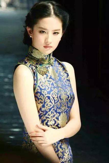 青花瓷|当旗袍碰到了青花瓷，相互衬托，真乃天作之合