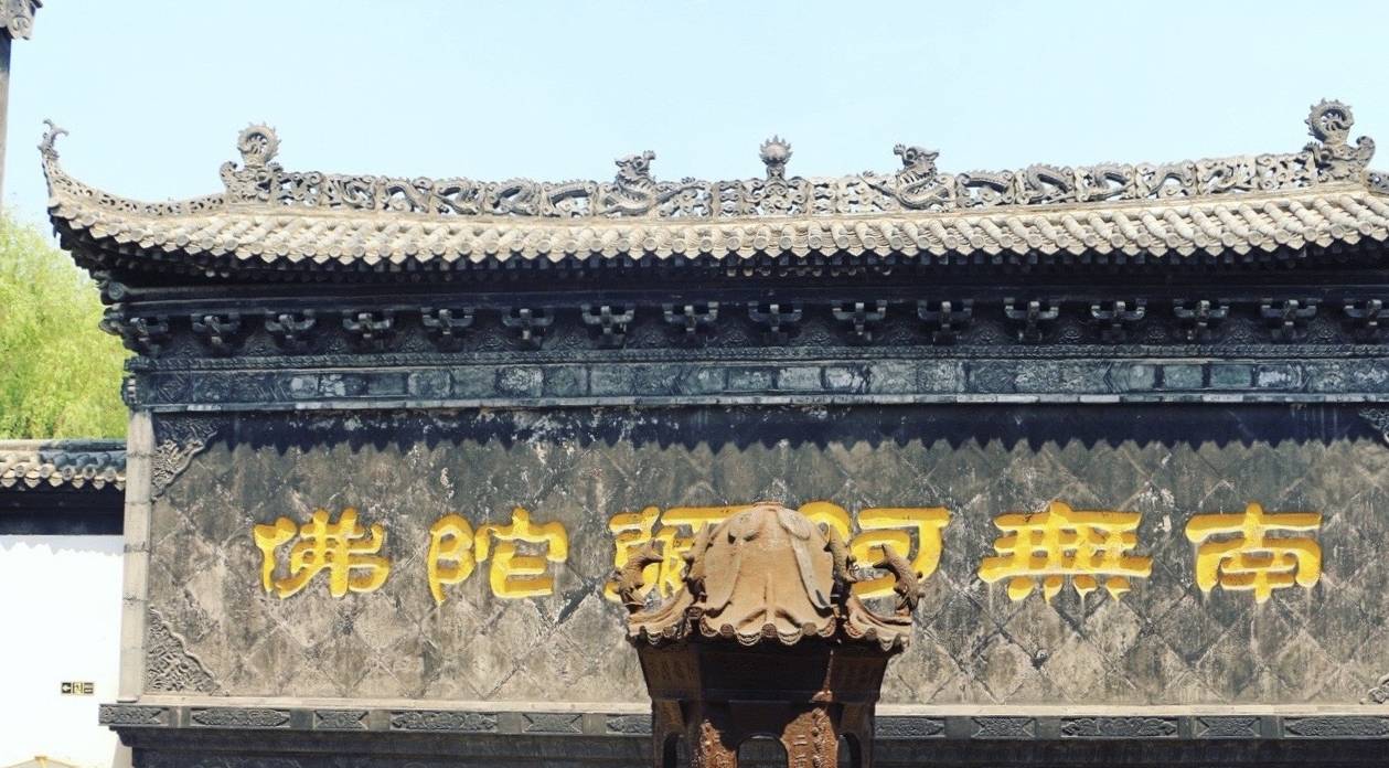位于湖北武汉的古寺，由清代葵园改建而来，门口竟有上千只乌龟