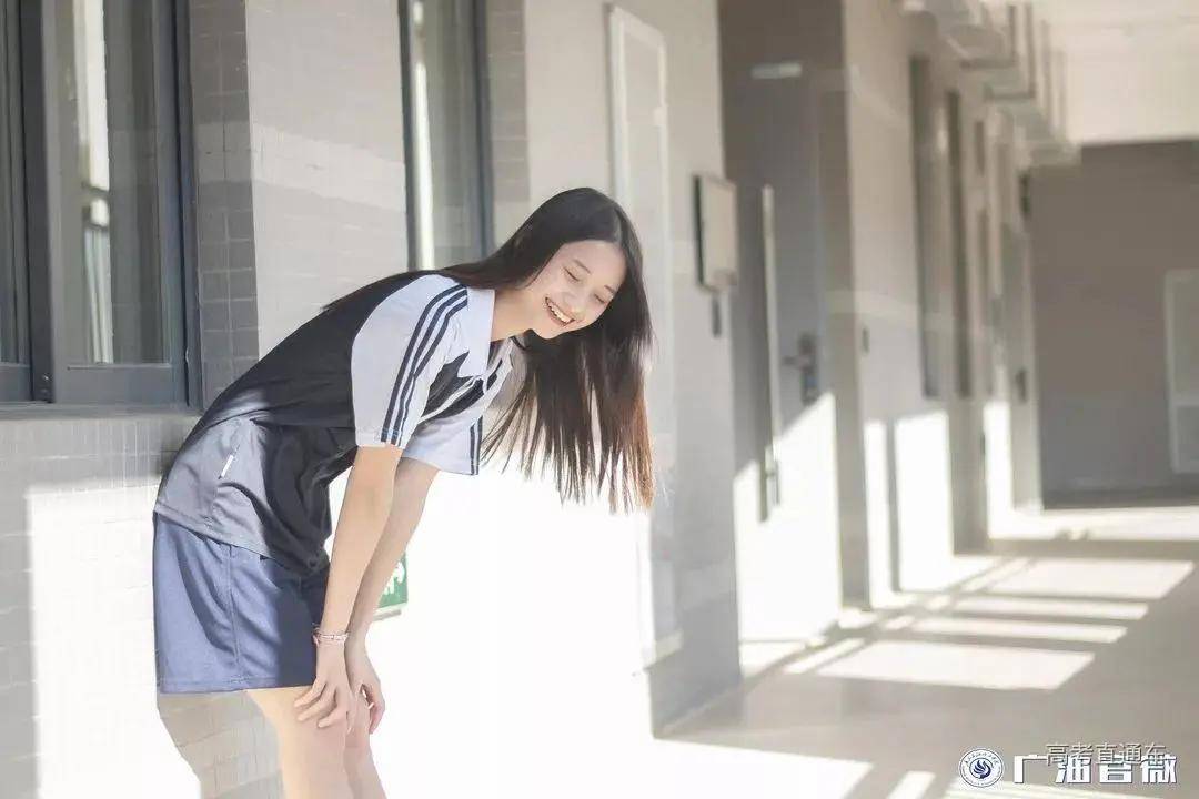 校服|万万没想到！到了大学还是要穿校服，而且这么难看！