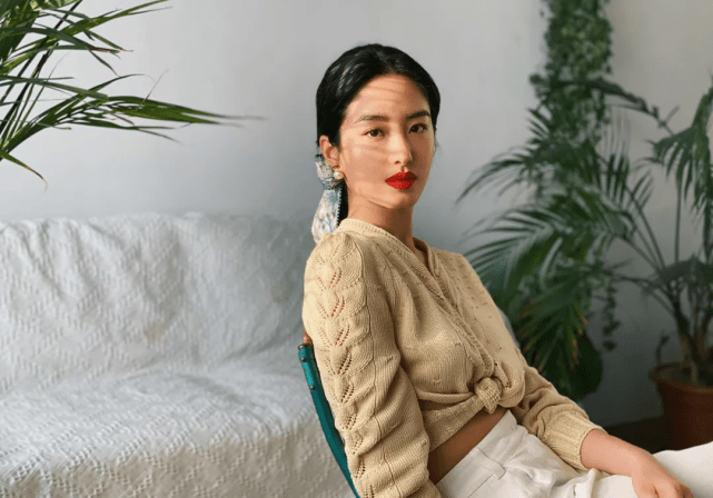 服装|秋季如何打造温柔风穿搭？选择针织衫就对了好看不过时，快学起来