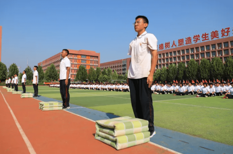 衡水滨湖志臻中学高中部举办2021年秋季入学教育验收暨表彰活动