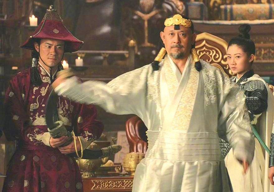 姜文|姜文两条“小辫儿”造型引出话题，关晓彤饰演女主角图兰朵