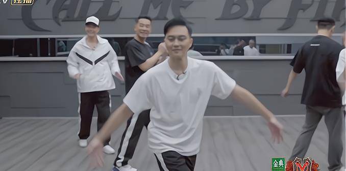 rap|张智霖跳舞太会扭，袁咏仪自嘲：以前没有体会过这快乐