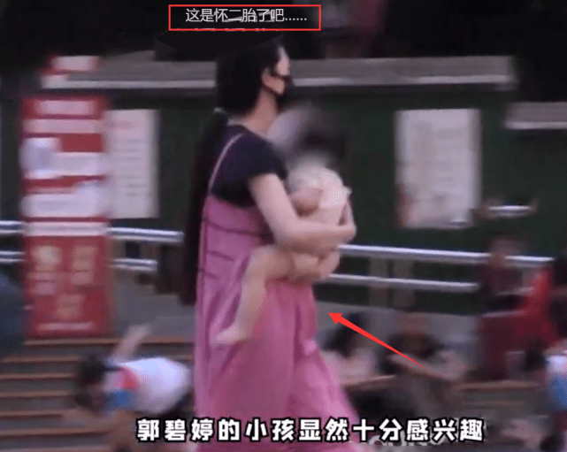 向太生|郭碧婷怀二胎了？带女儿外出游玩腹部凸起明显，此前曾答应向太生三个孩子