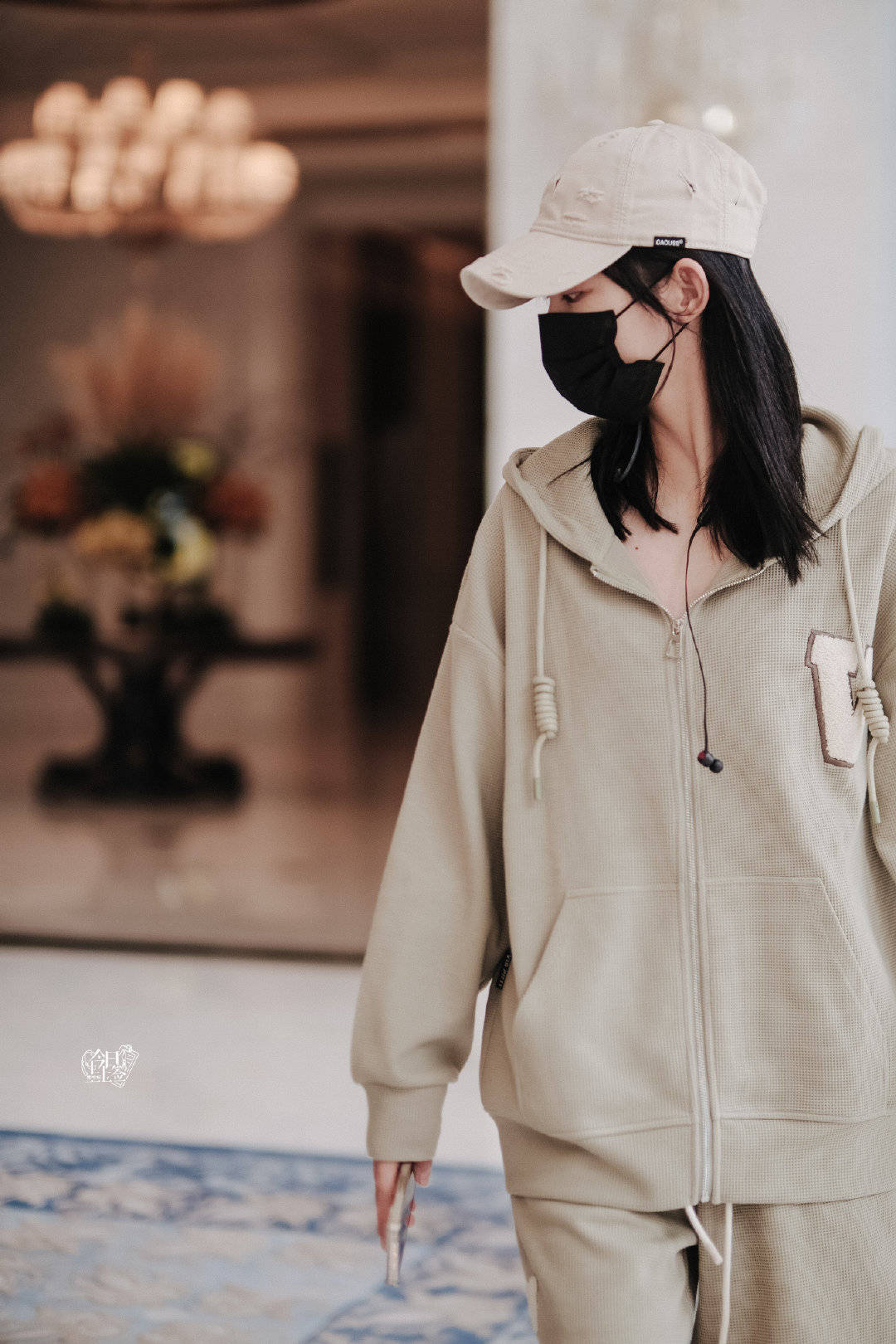 设计|今年入秋穿搭,从卫衣套装开始:7位女明星8款风格总有一款适合你