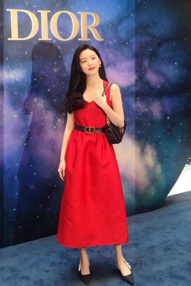 身材|刘翔现任老婆颜值普通，剪时髦“鲶鱼头”穿连衣裙，也没啥抢眼感