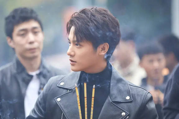 同学|韩烨凭借《玫瑰行者》出圈，蓝盈莹是她的同学，曾在知否中扮丹橘