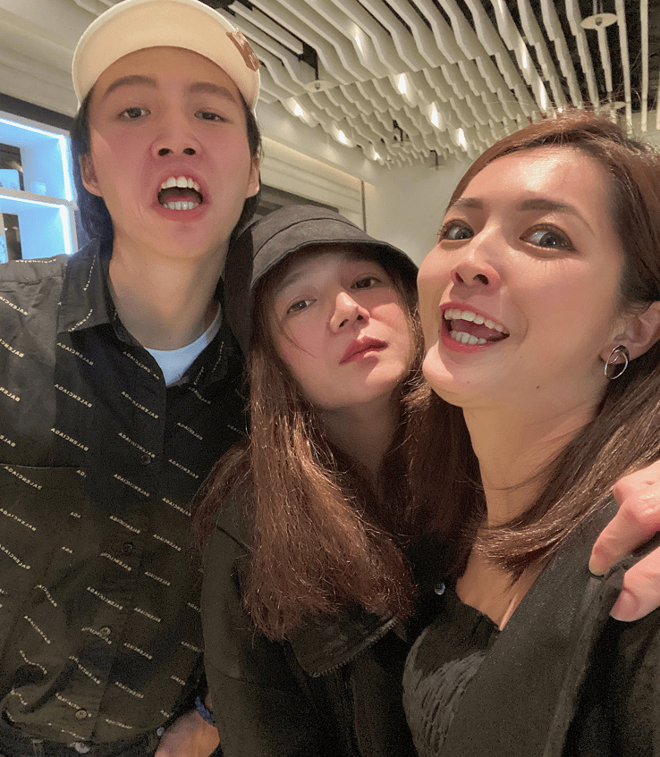 前妻|林瑞阳前妻保养得真好，和女儿同框分不清谁是妈妈，自然状态真美