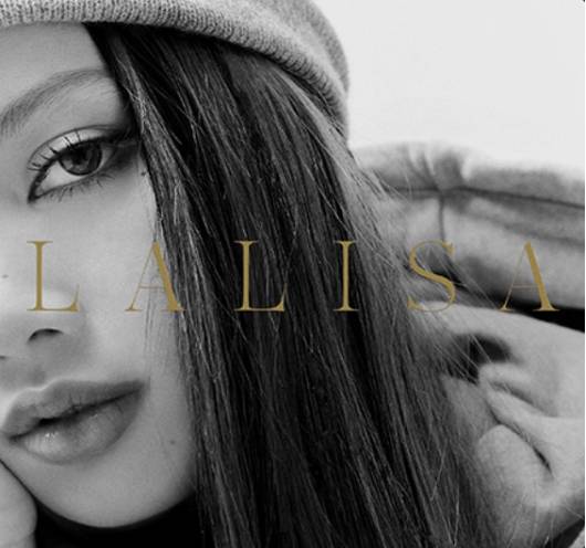 《lalisa》取名自她的本名 lalisa manoban,将本我所具有的力量和自信