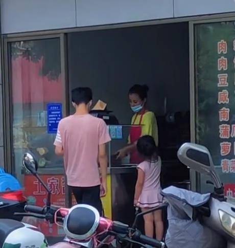 家长|浙江一小女孩，第一次独自出门买早餐，爸爸内心很慌全程跟随！