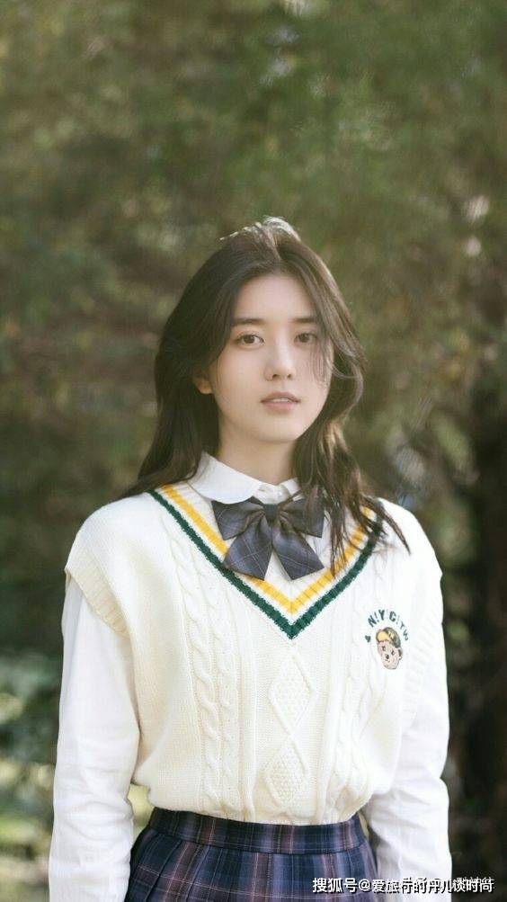 好身材|新加坡大美女李凯馨的时尚穿搭，“高颜值”“好身材”行走的衣架