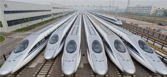 面的|一列动车有几百上千人,为什么卖不出几份盒饭,乘务员道出了原因