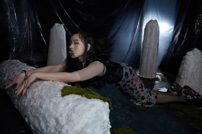 时代|《双探》曾美慧孜，靠脸时代逆流而行，从丑小鸭到金像奖天后