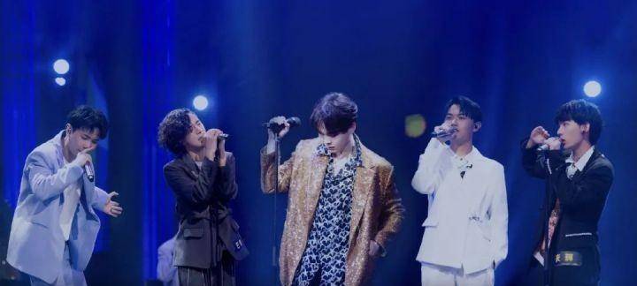 舞台|《说唱听我的2》第三期：双子星首秀，国际语freestyle引发争议？