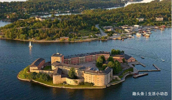 瑞典这片湖简直就是人间宝藏，自然和狂野融为一体，太静谧了