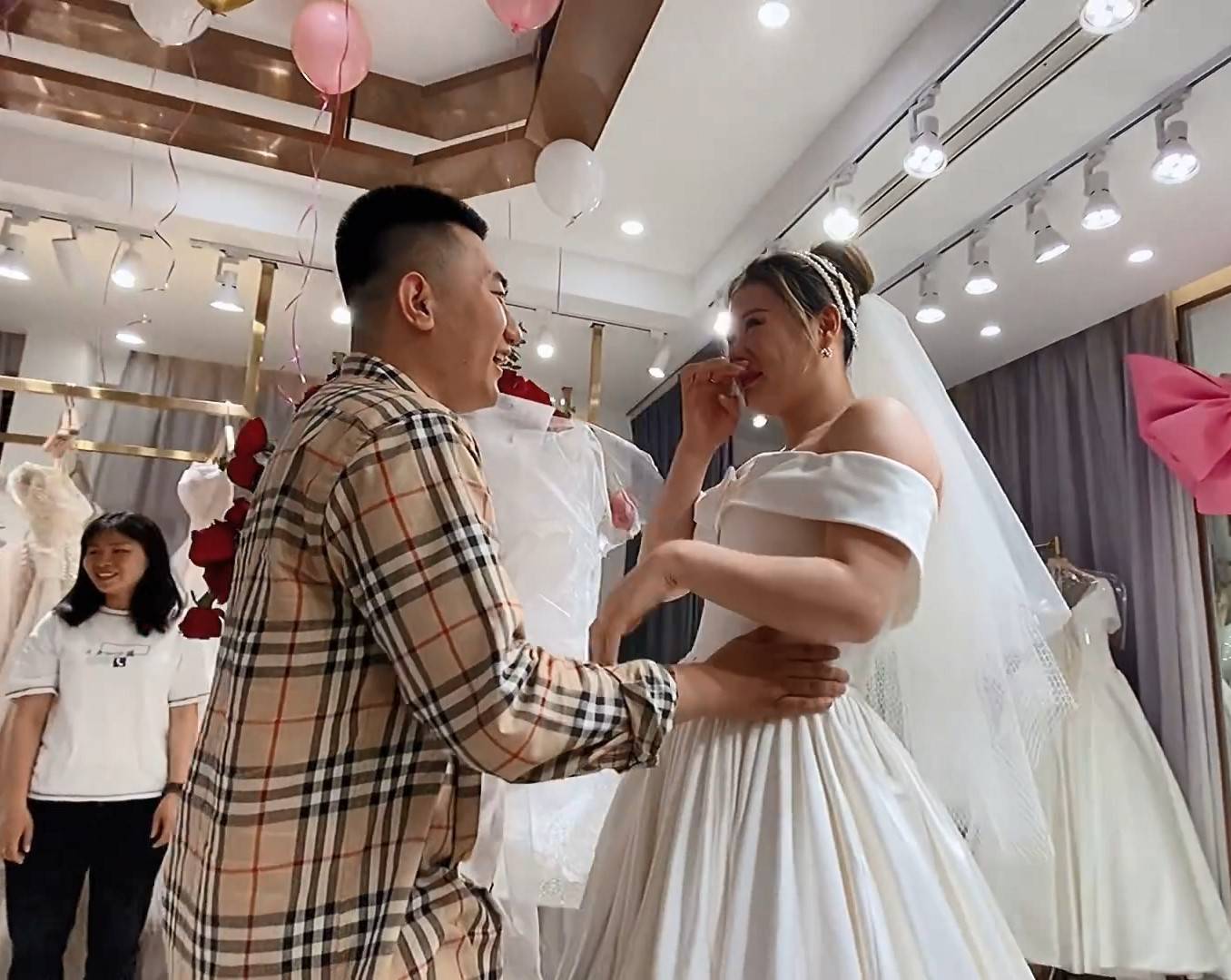 原創恭喜又一位奧運冠軍懷孕結婚3個月肚大如籮丈夫帥氣有型